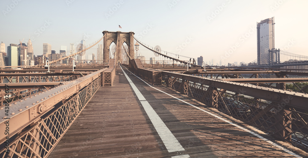 Obraz premium Panoramic view of Brooklyn Bridge, color toned picture, New York City, USA.
