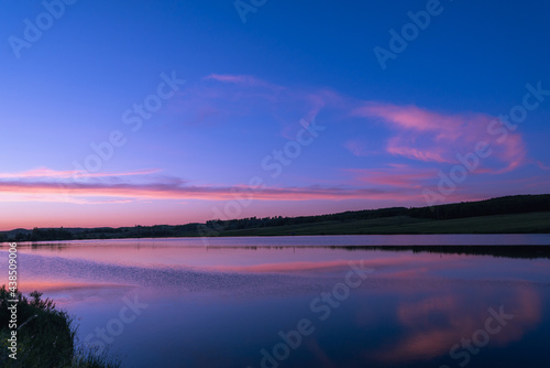 Fototapeta Naklejka Na Ścianę i Meble -  Beautiful sunset on the river.
