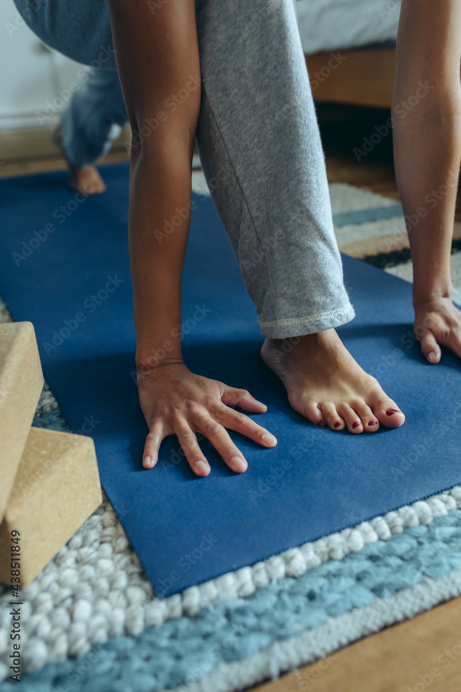 Ausfallschritt Yoga zuhause