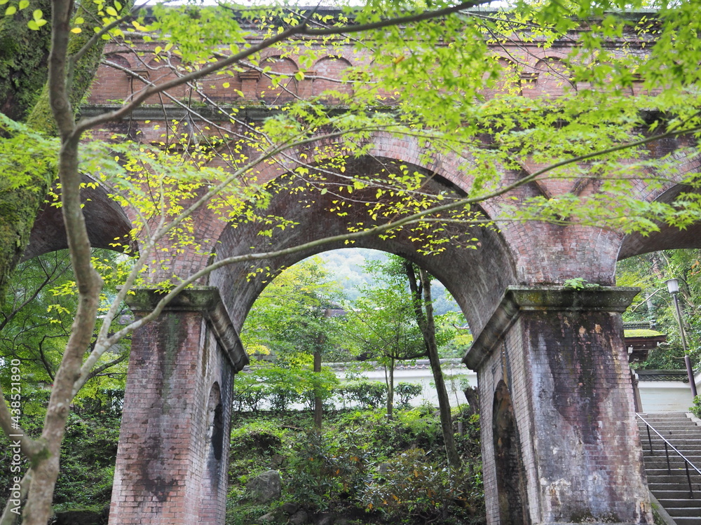 Fototapeta premium 南禅寺水路閣