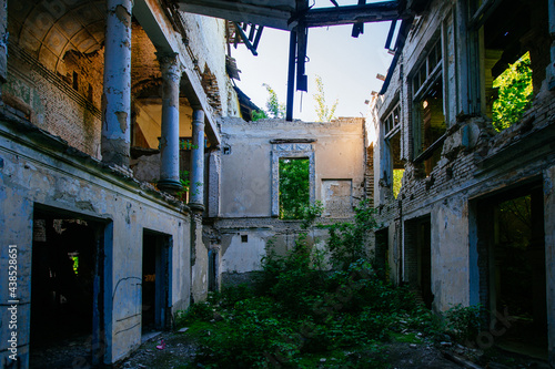 Obraz na plátně Ruined mansion hall interior overgrown by plants