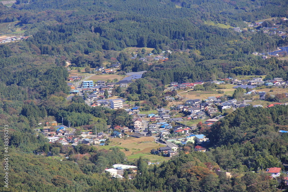 Fototapeta premium 自然に囲まれた小規模な住宅地