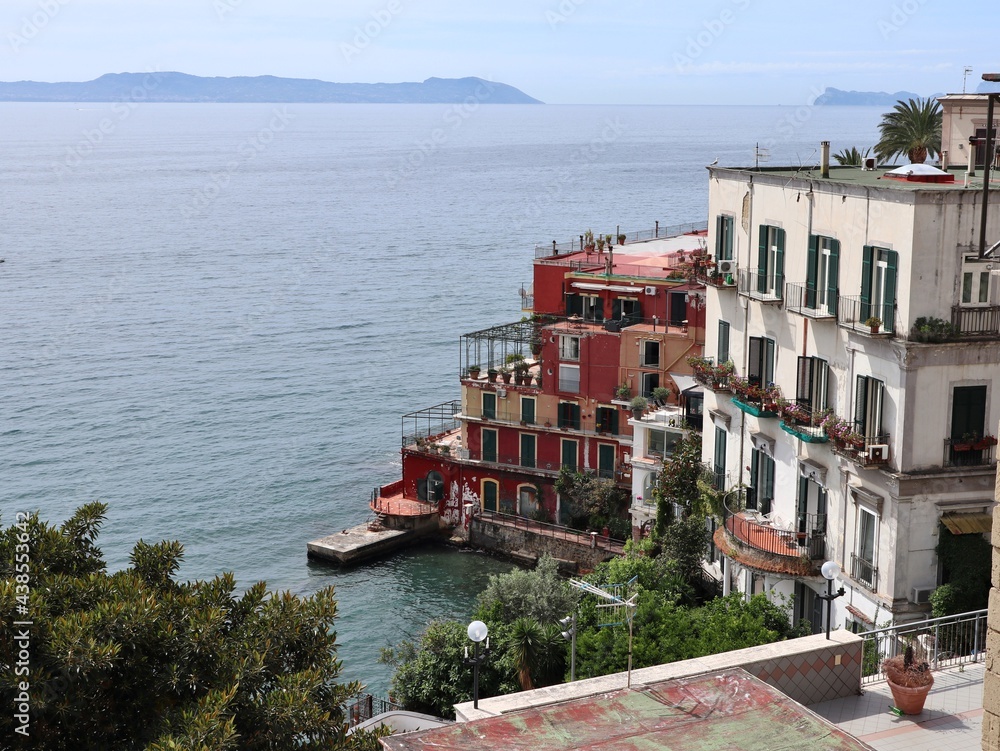 Napoli - Palazzi a Discesa San Pietro 2 Frati da Via Posillipo