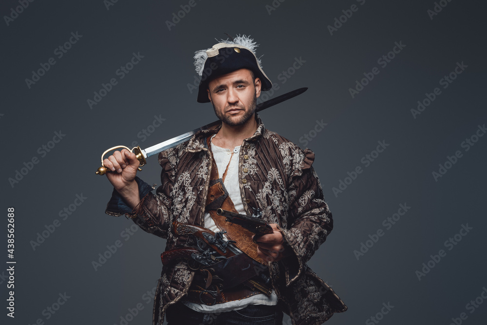 Obraz premium Medieval corsair pirate with saber and pistol