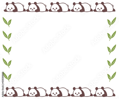 寝そべるパンダと笹の葉のフレーム © kino