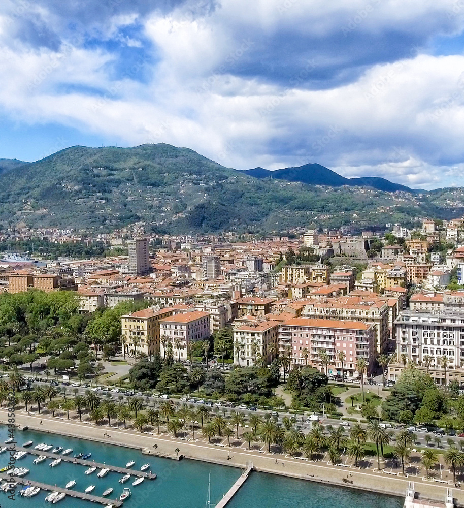Naklejka premium La Spezia city skyline, aerial view on a beautiful day