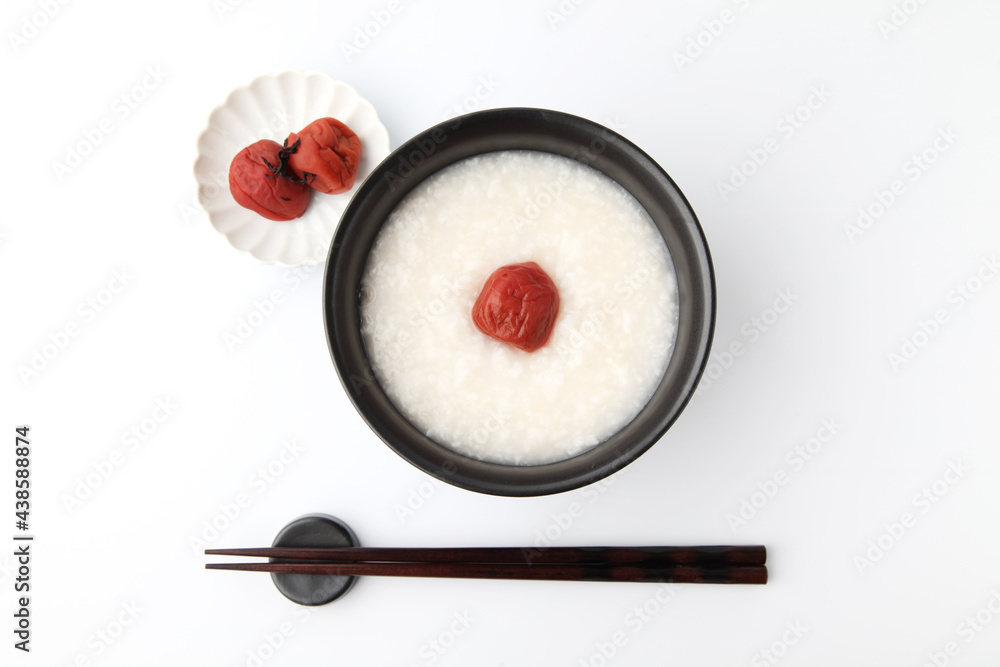 お粥 梅干 ごはん どんぶり 白背景