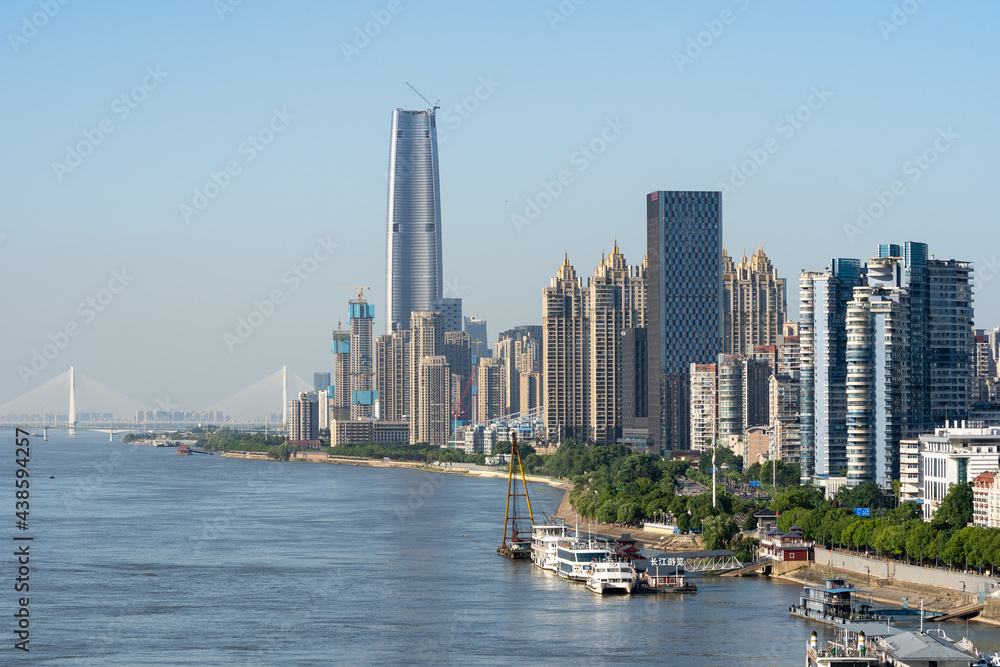 Obraz premium Wuhan skyline and Yangtze river with supertall skyscraper under construction in Wuhan Hubei China.