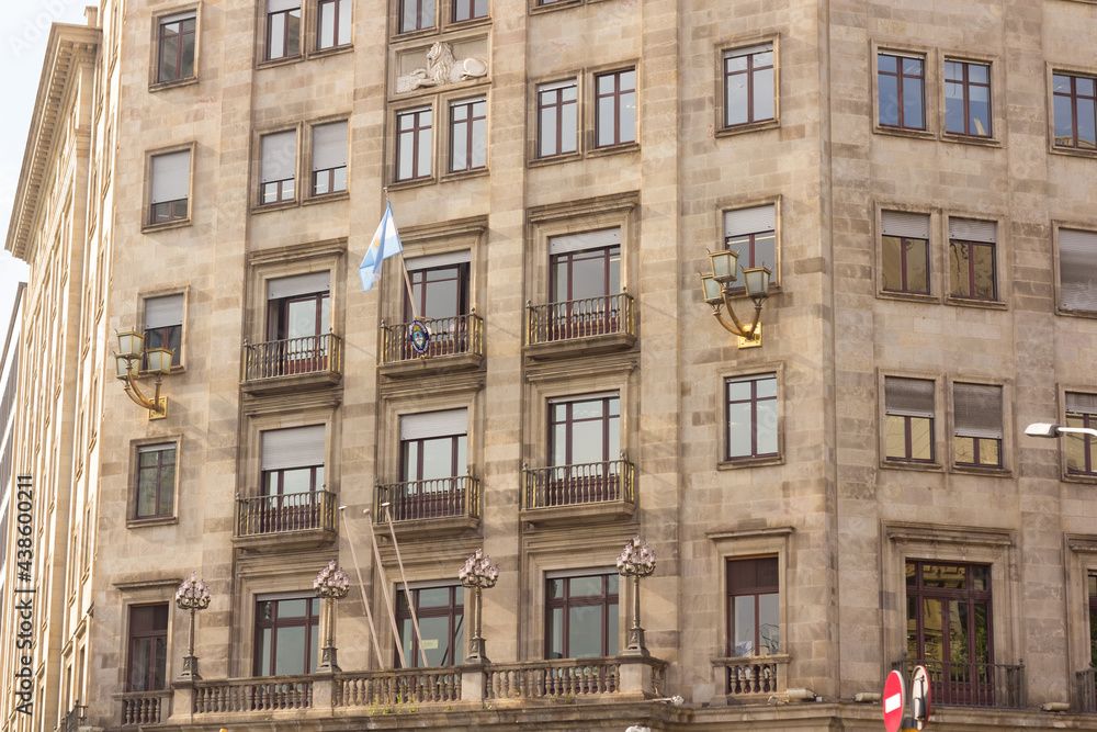 Fototapeta premium Building and windows in the centre of Barcelona