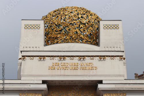 Bild auf Leinwand art nouveau building (secession) in vienna (austria)