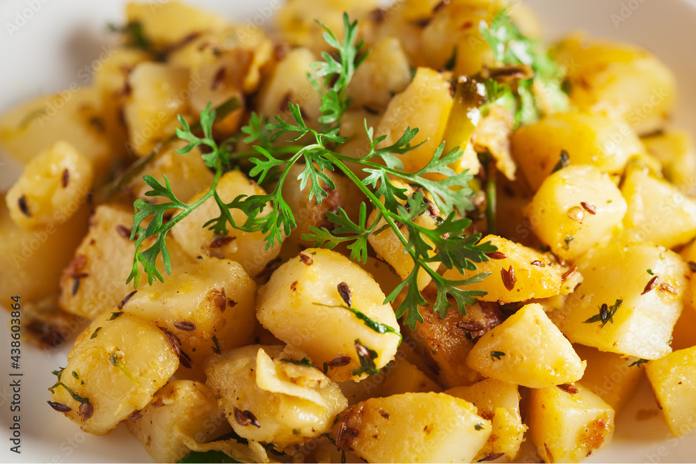 Φωτογραφία Macro Close-up of Indian vegetarian classic dish Jeera Aloo - Potatoes Flavored with Cumin  garnished with green coriander fresh leaves and green chilli