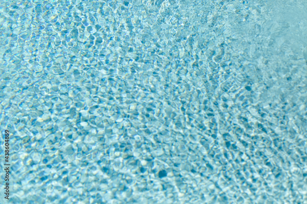 Surface de la piscine turquoise