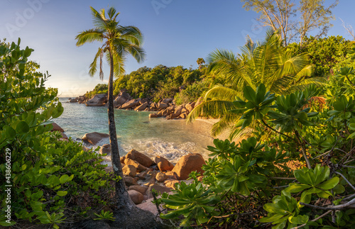 Obraz na płótnie sunset at tropical beach anse lazio on praslin on the seychelles w salonie