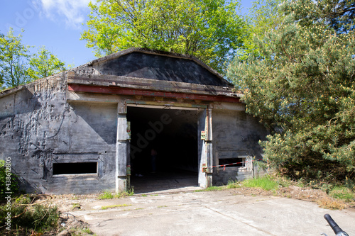 Eingang zu einem Bunker in dem ehemals Sondermunitionslager  Kellinghusen , Schleswig Holstein,  jetzt Naherholungsgebiet , Lost Places. photo