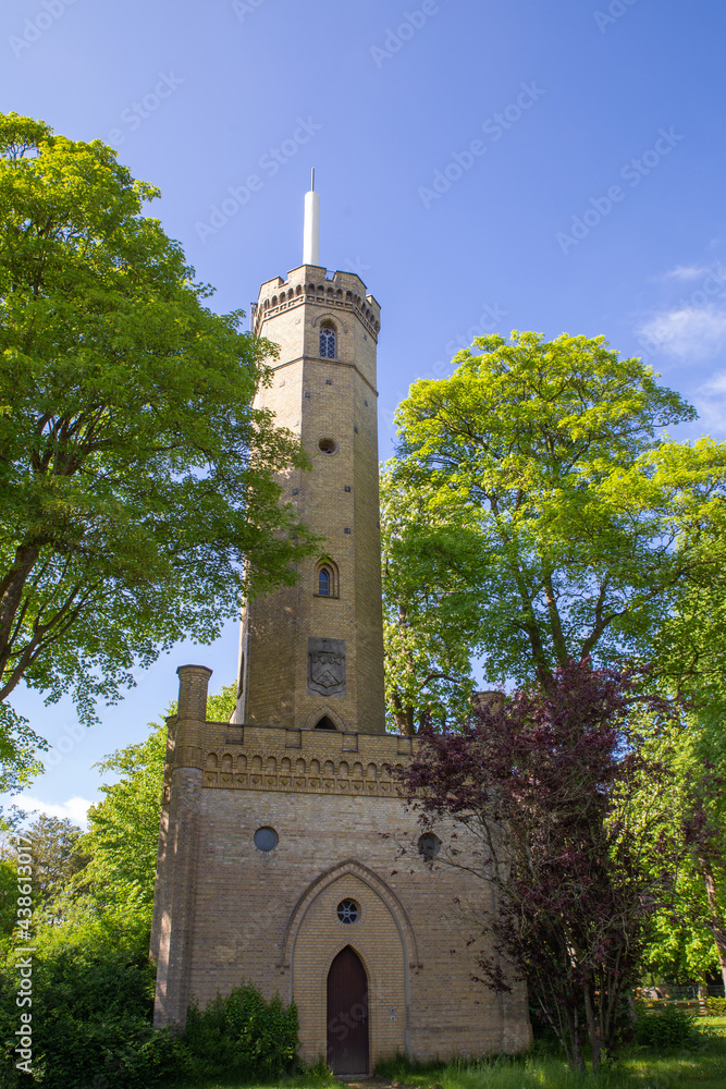 Fototapeta premium Aussichtsturm / Luisenberger Turm in Kellinghusen, Schleswig-Holstein