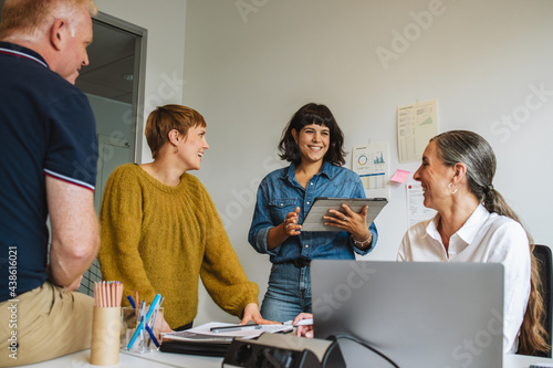 Fototapeta Entrepreneurs in office discussing new strategy