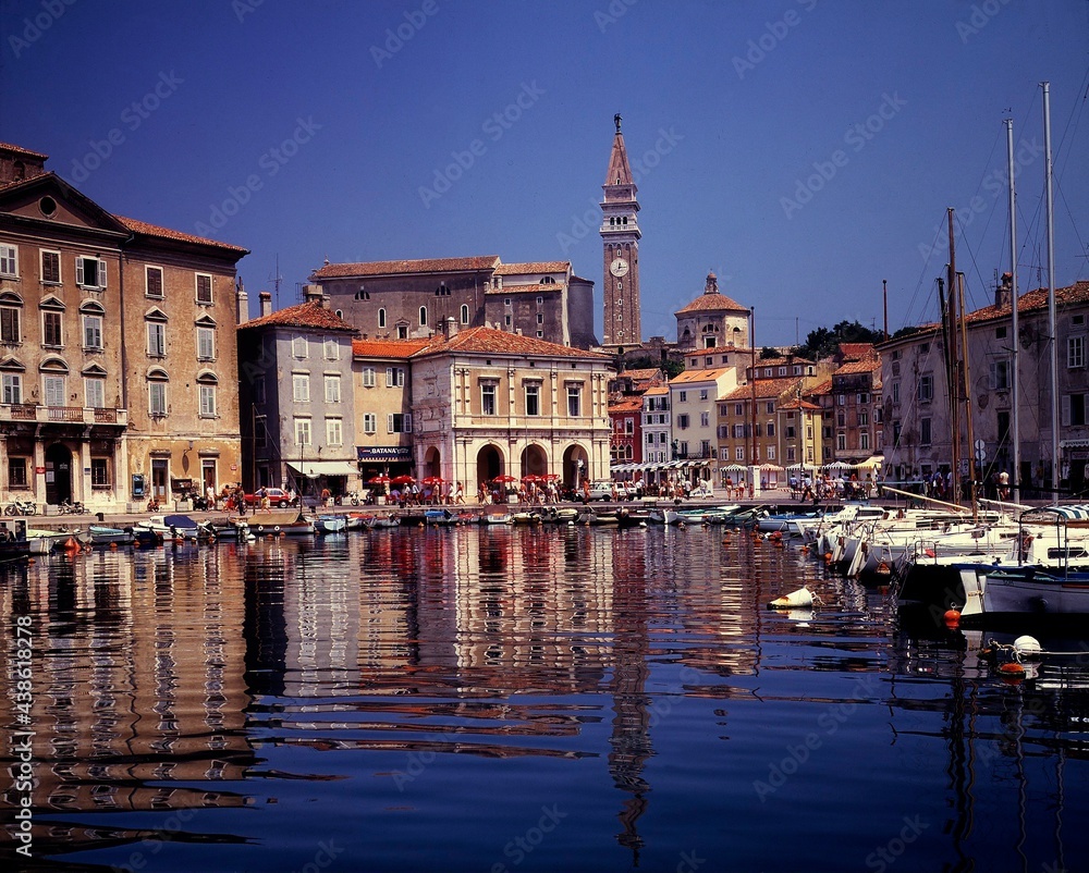Naklejka premium slovenia, piran, harbour, pirano, town, town view, view, houses, buildings, church, boats, harbour town, sea, harbour promenade, waterfront, mooring, 