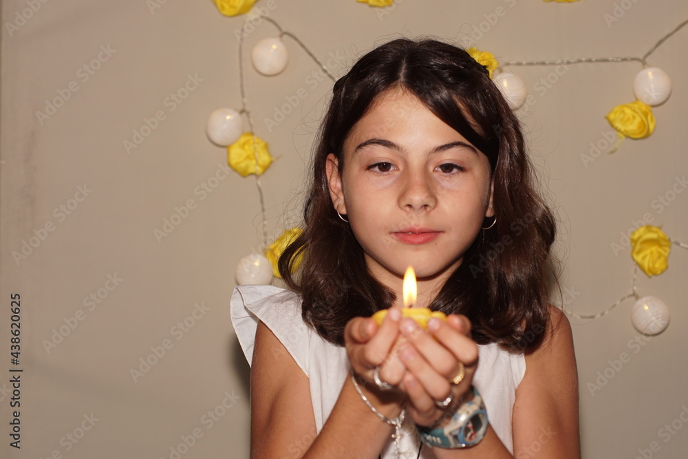 nena adolescente en su primera comunion y confirmacion ssacramentos