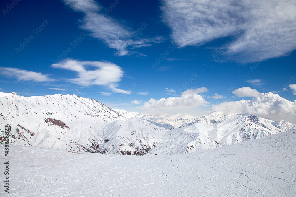 Skifahren in Darbandsar im Iran