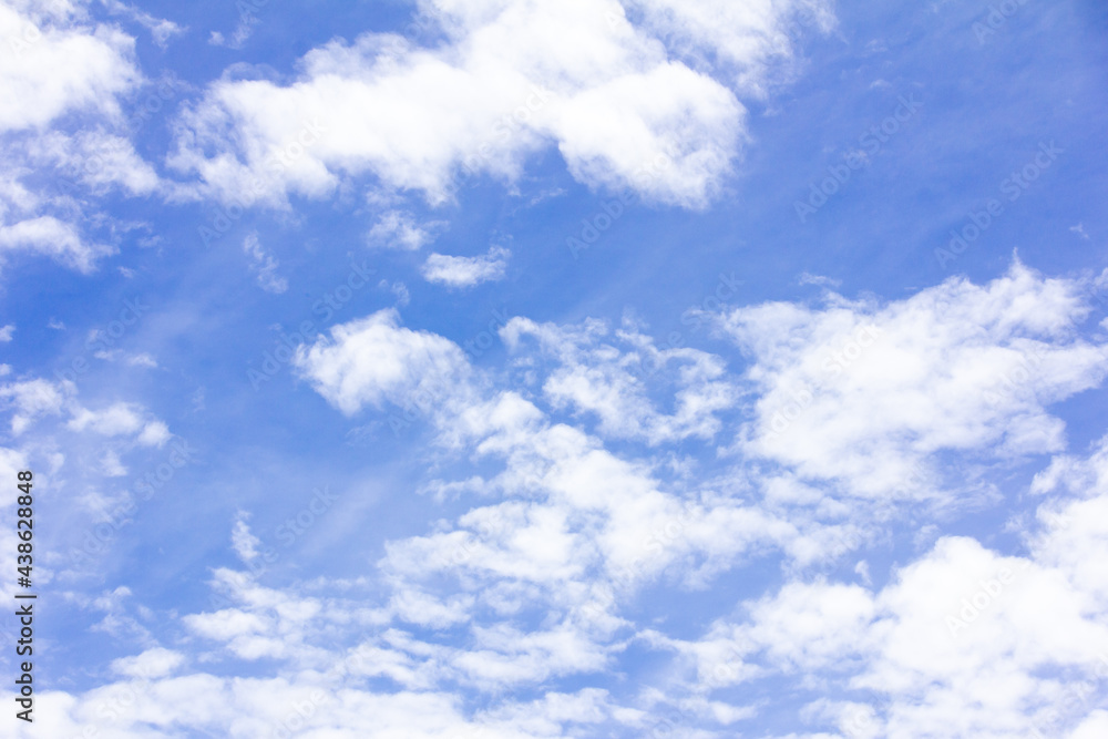 Fototapeta premium Clear blue color sky with white cloud background