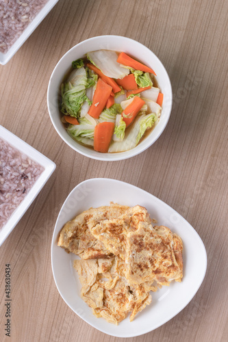 Thai omelet and stir fried chinese cabbage with sweet carrot
