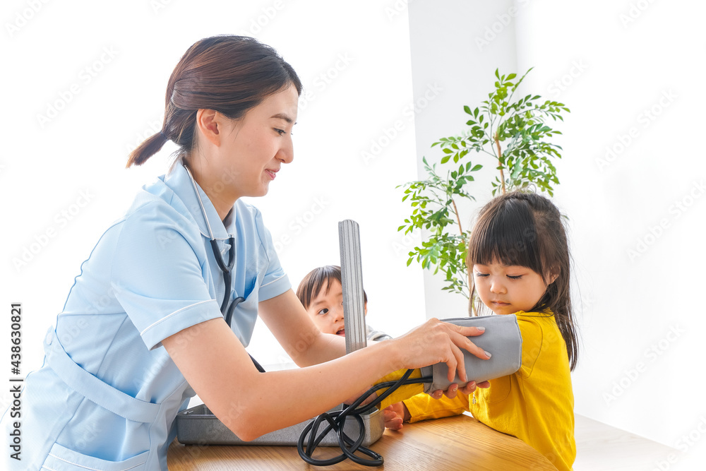 看護師と子どもたち 看護師と子どもたち