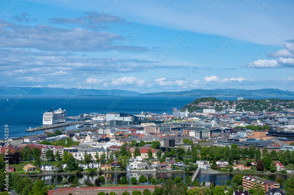 Fototapeta premium Abandoned Norwegian wooden houses in the fjord landscapes