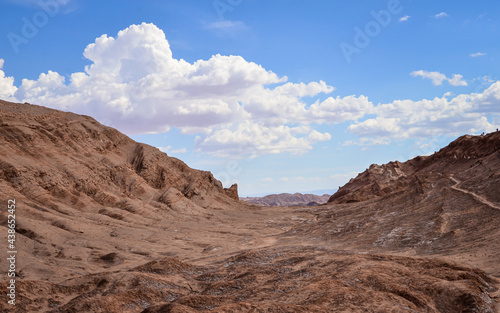 The peculiar rocky formations and dunes of Moon Valley and the changing colors of Mars Valley and the Salt Mountains are an attraction that you can't miss while visiting the Atacama Desert