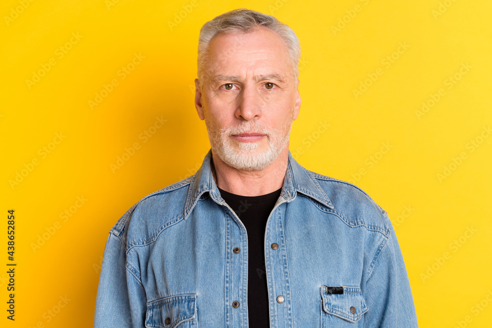 Obraz premium Photo of confident old man wear jeans blazer isolated on vibrant yellow color background