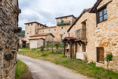 Fototapeta Naklejka Na Ścianę i Meble -  medieval town of orbaneja del castillo in merindades, Spain