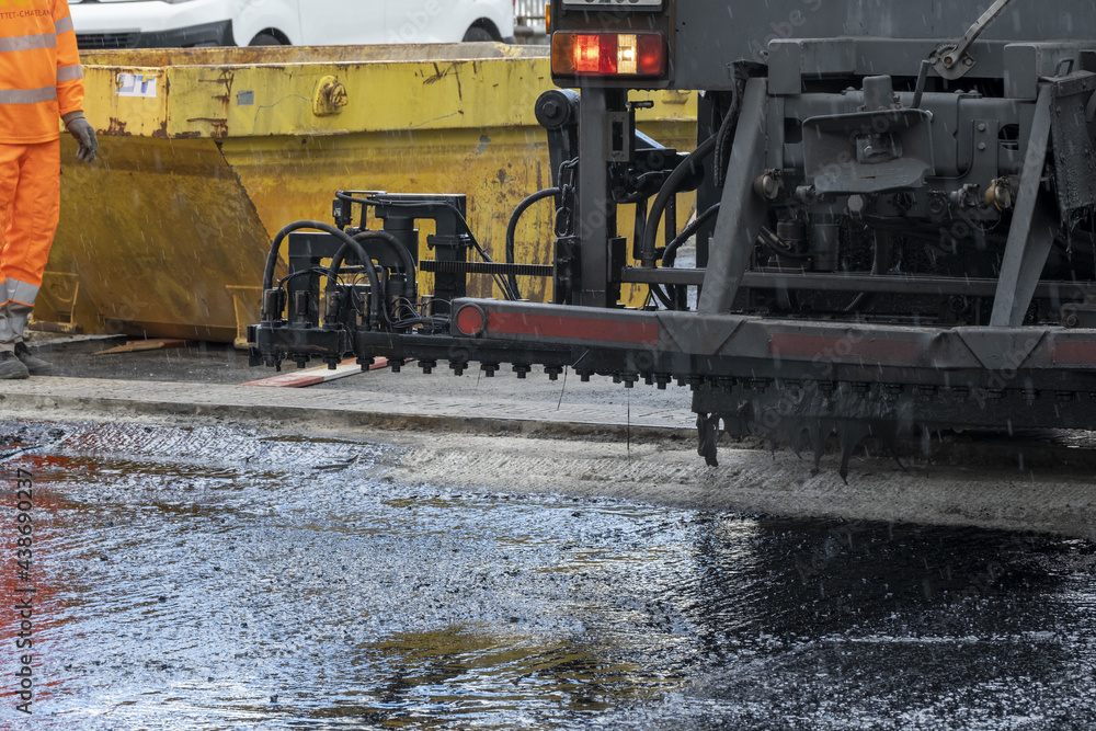 Paving the road over a bridge with porous asphalt for traffic noise reduction in Geneva, switzerland. Paving the road over a bridge with porous asphalt for traffic noise reduction in Geneva, switzerland.