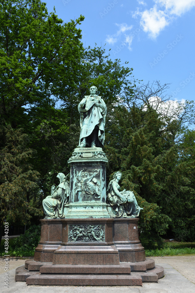 Obraz premium Peter-von-Cornelius-Denkmal in Düsseldorf, Deutschland