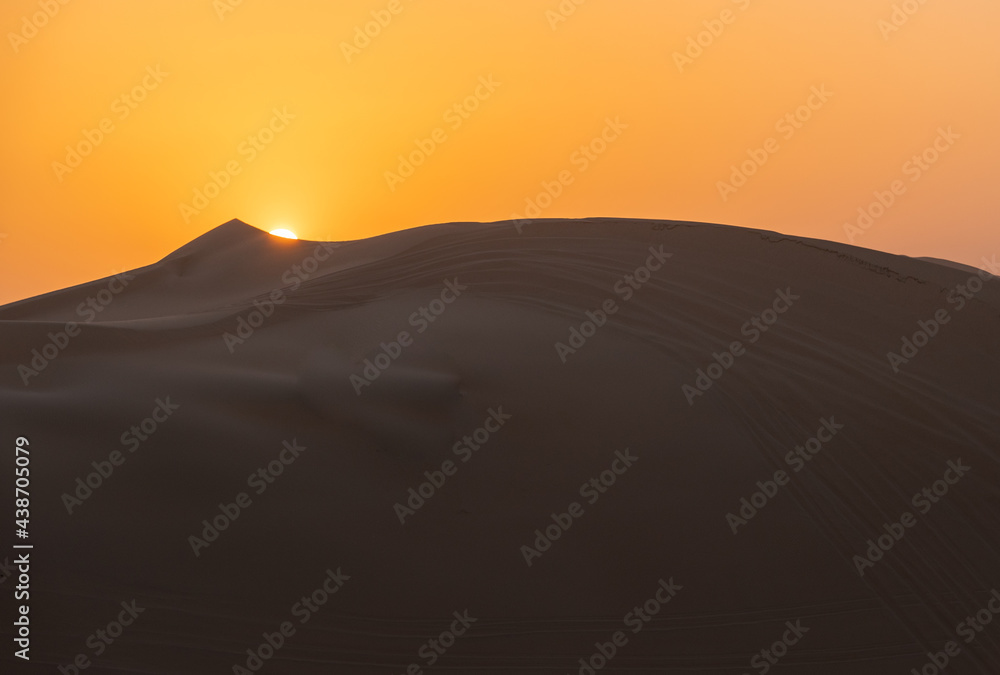 soleil rasant la dune de sable