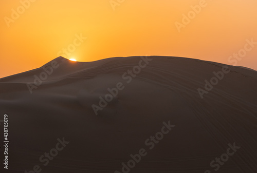soleil rasant la dune de sable