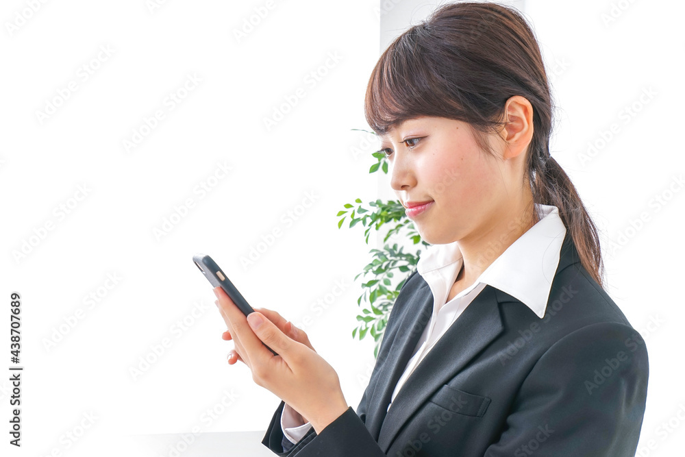 上司に報告をするビジネスウーマン 上司に報告をするビジネスウーマン