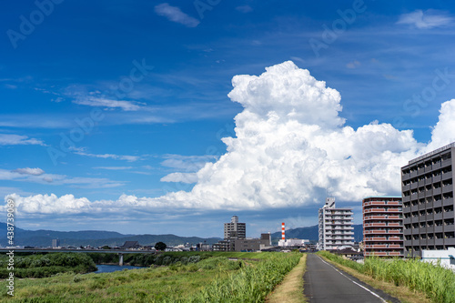 京都・桂川沿いの風景