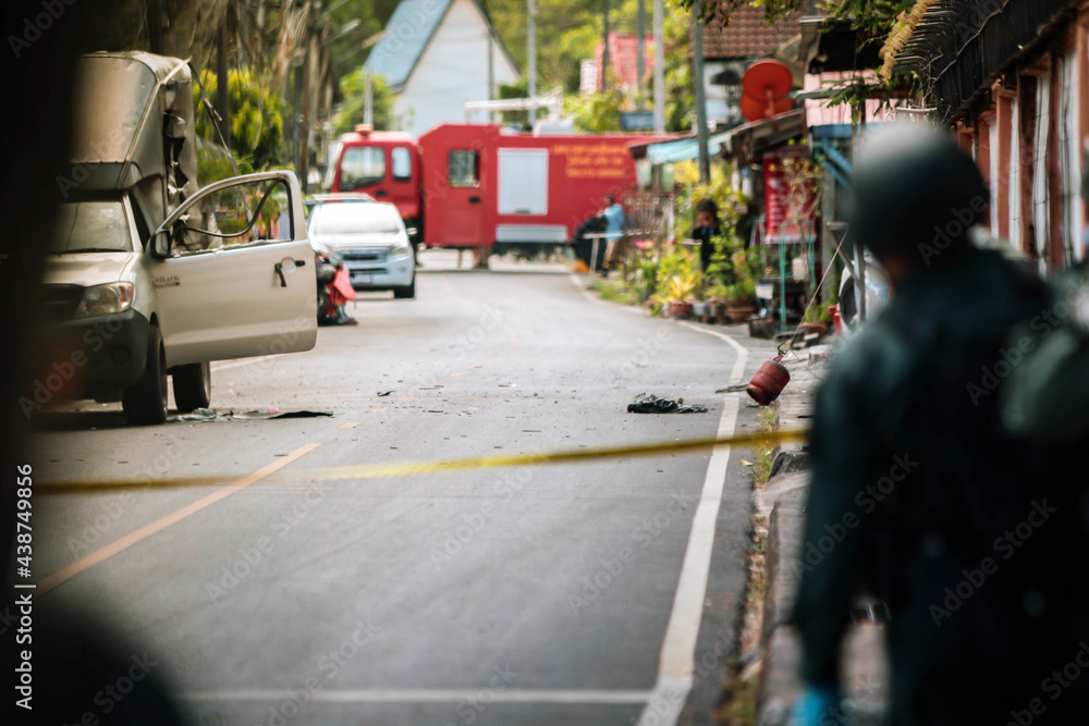 Thai explosive ordnance disposal police , Car Bomb detected