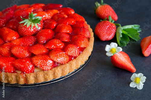 frischer Erdbeerkuchen photo