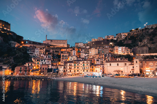 Scilla, città in Calabria vista aerea sul mare