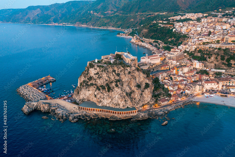 Scilla, città in Calabria vista aerea sul mare - obrazy, fototapety, plakaty 