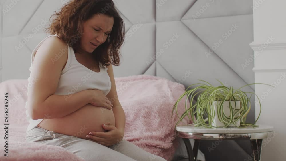 Vidéo Stock Expectant mother suffering from pregnant pain. Pregnant