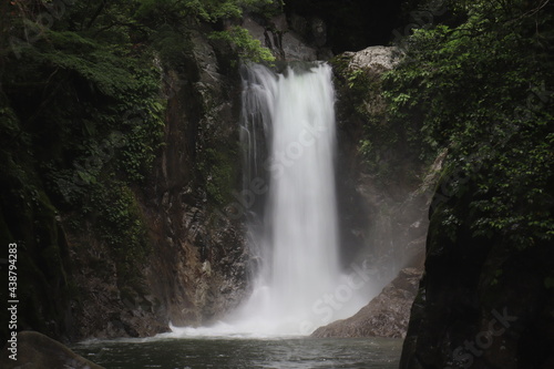 鳴沢の滝と呼ばれる日本の滝