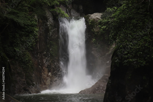 鳴沢の滝と呼ばれる日本の滝