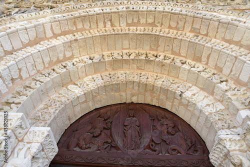 Portail de Notre-Dame la Grande à Poitiers, France