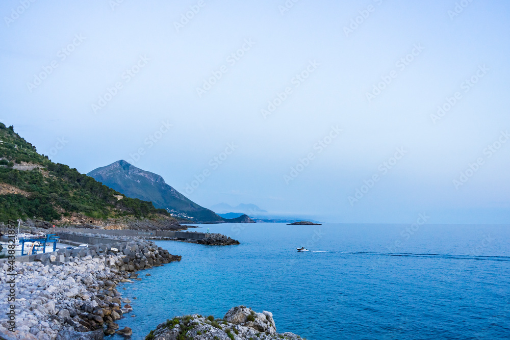 Fototapeta premium sea and mountains