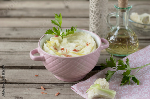 Еasy keto roasted cauliflower hummus comes together quickly with tahini, lemon juice, and roasted garlic. It has all the rich flavors of traditional hummus with only a fraction of the carbs