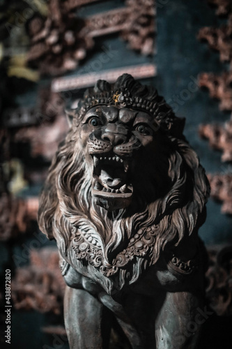 Stone statue of a roaring lion in Bali © asauriet