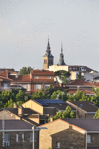 Vista del municipio de Navalcarnero rematado por las torres de su Iglesia