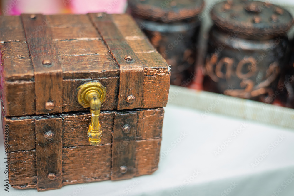Obraz premium Old wooden chest. Small toy.