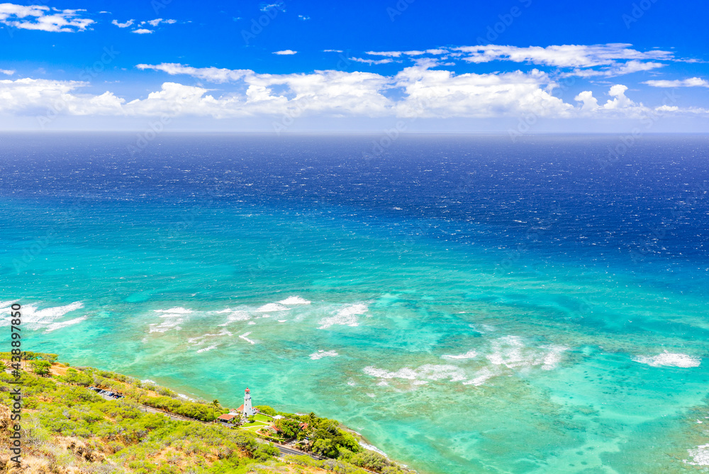 【ハワイ オアフ島】ダイヤモンドヘッドから見る南国の青い海
